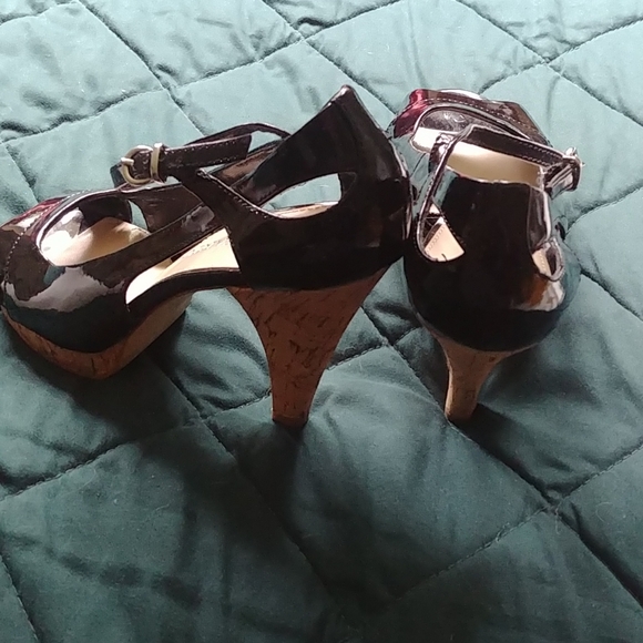 Shoes - Picture 4 of 6